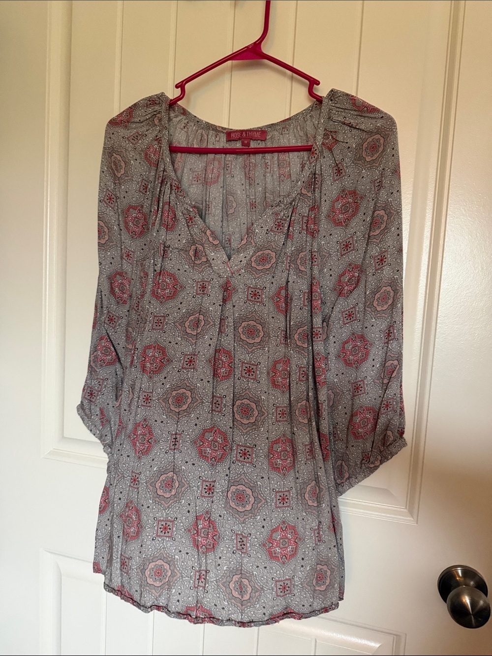 Rose & Thyme 1X pink and grey blouse